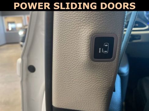 Certified 2024 Chrysler Pacifica Touring-L image 28