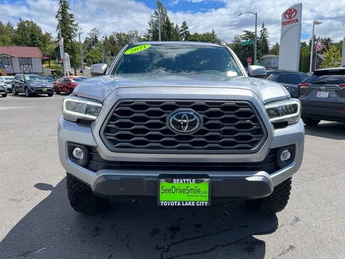 Used 2021 Toyota Tacoma TRD Off-Road w/ TRD Premium Off Road Package AWD/4WD image 2