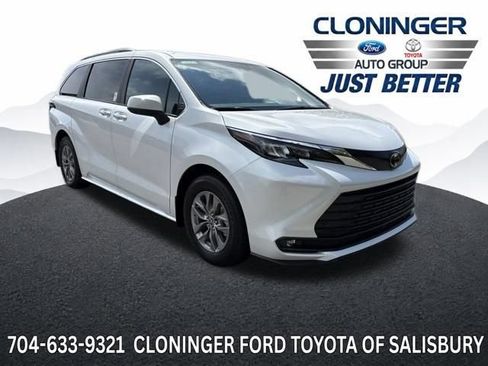Used 2026 Toyota Sienna XLE FWD image 1