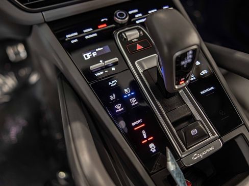 Used 2021 Porsche Cayenne GTS image 31