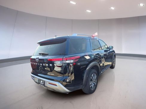 Used 2025 Nissan Pathfinder SL AWD/4WD image 4