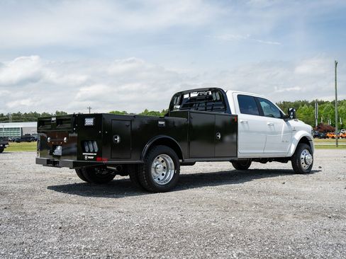 New 2026 RAM 4500 4x4 Crew Cab DRW w/ Laramie Trim Package image 24