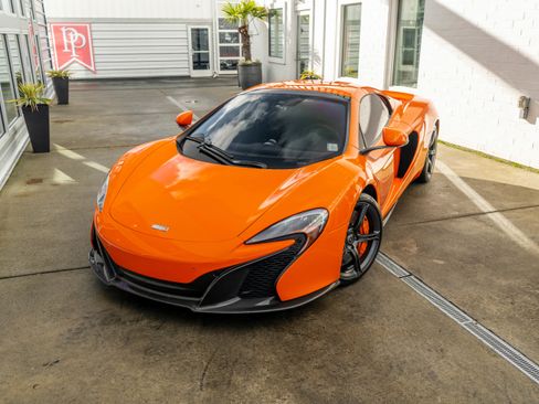Used 2015 McLaren 650S Spider image 3