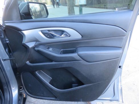 Used 2019 Chevrolet Traverse LT image 30