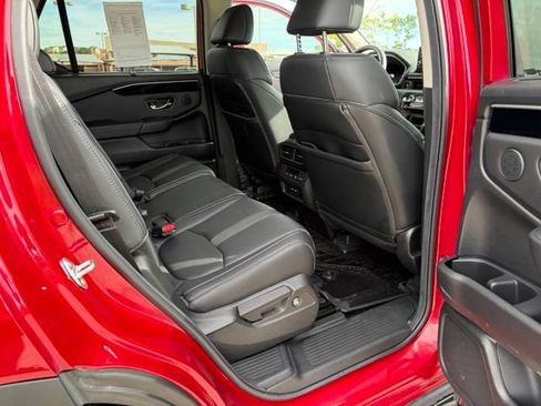 Used 2025 Honda Pilot Touring image 18