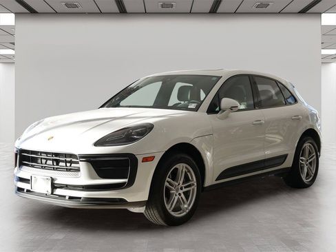Used 2022 Porsche Macan image 2