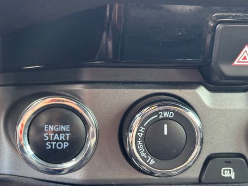 Used 2017 Toyota Tacoma TRD Off-Road image 26