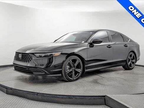 Used 2024 Honda Accord Sport image 2