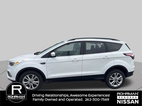 Used 2018 Ford Escape SE w/ SE Sync 3 Package AWD/4WD image 2