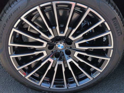 Used 2025 BMW i7 xDrive60 AWD/4WD image 13