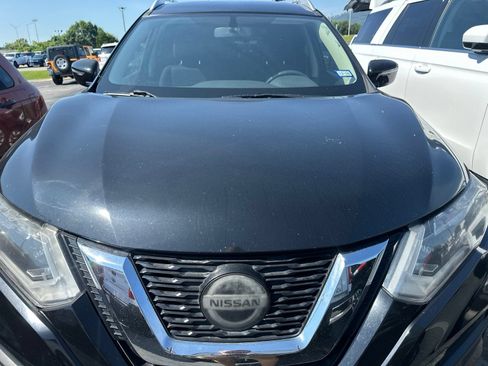 Used 2018 Nissan Rogue SV FWD image 2