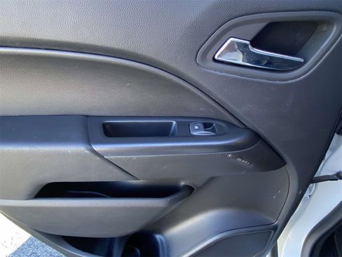 Used 2022 Chevrolet Colorado LT w/ Chrome Appearance Package image 13