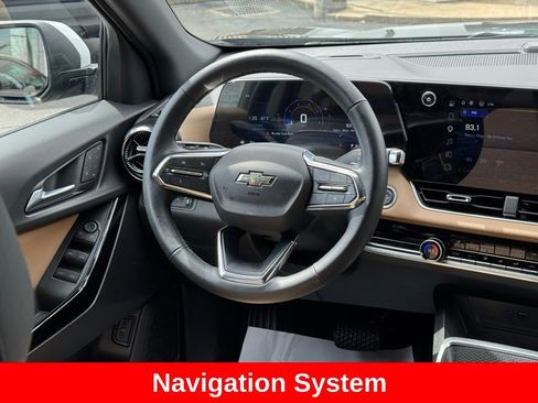Used 2025 Chevrolet Equinox ACTIV w/ Safety and Technology Package image 17