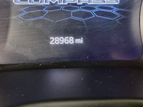 Used 2025 Jeep Compass Trailhawk AWD/4WD image 19
