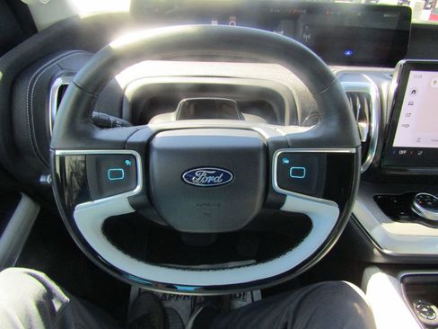 Used 2025 Ford Expedition Max Platinum w/ Driver's Package image 29