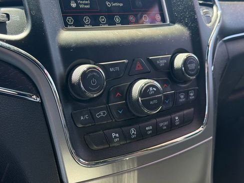 Used 2018 Jeep Grand Cherokee Limited AWD/4WD image 25