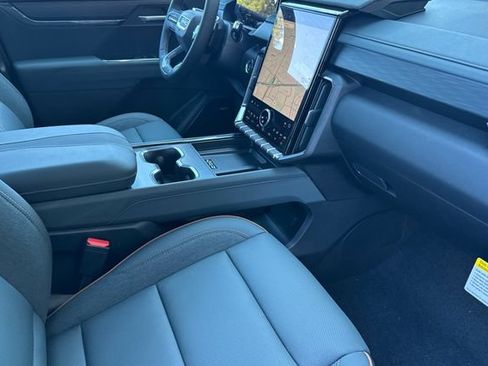 New 2026 GMC Acadia AT4 w/ Luxury Package AWD/4WD image 19