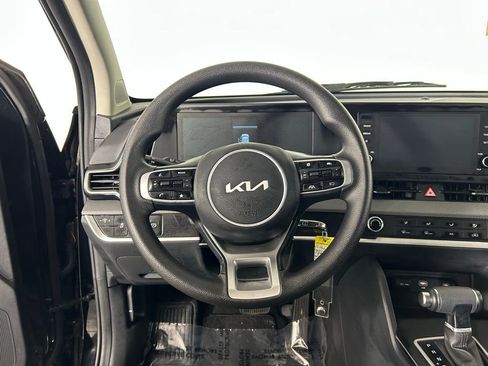 Used 2025 Kia Sportage LX image 8