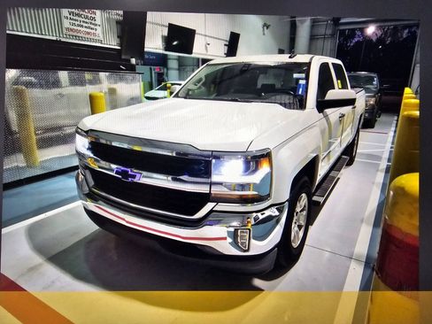 Used 2018 Chevrolet Silverado 1500 LT w/ LT Eassist Package image 1