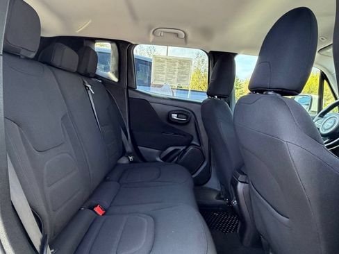 Used 2020 Jeep Renegade Latitude w/ Cold Weather Group AWD/4WD image 15