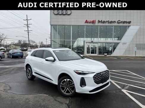 Used 2025 Audi Q5 Premium w/ Convenience Package image 1