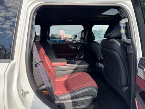 New 2026 INFINITI QX80 Autograph w/ Premium Cargo Package image 5