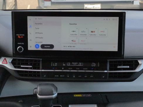 Used 2025 Toyota Sienna XLE FWD image 18