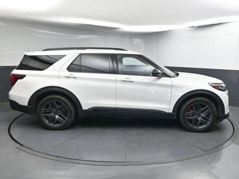 Used 2025 Ford Explorer ST-Line w/ Premium Package RWD image 9