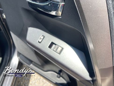 Used 2018 Toyota RAV4 XLE FWD image 19