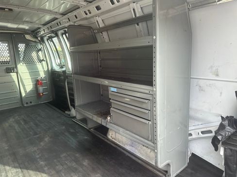 Used 2021 GMC Savana 2500 Extended w/ Driver Convenience Package image 26