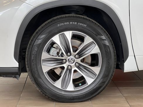 Certified 2023 Toyota Highlander XLE image 27