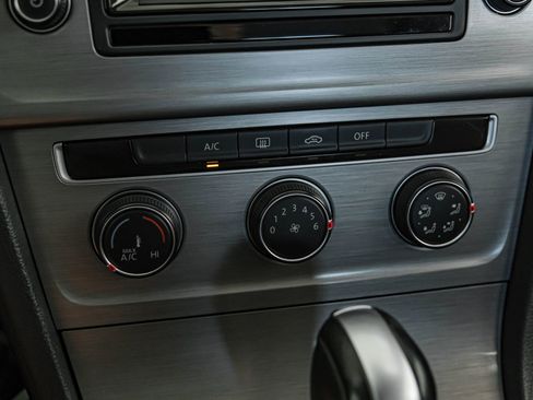 Used 2015 Volkswagen Golf SE image 22