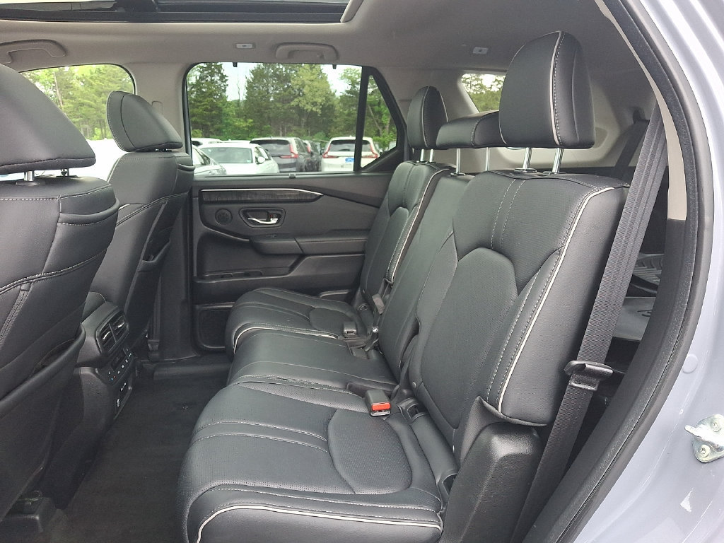 Used 2025 Honda Pilot Elite image 10