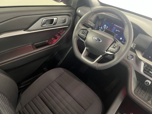 Used 2025 Ford Explorer ST-Line w/ Premium Package image 9