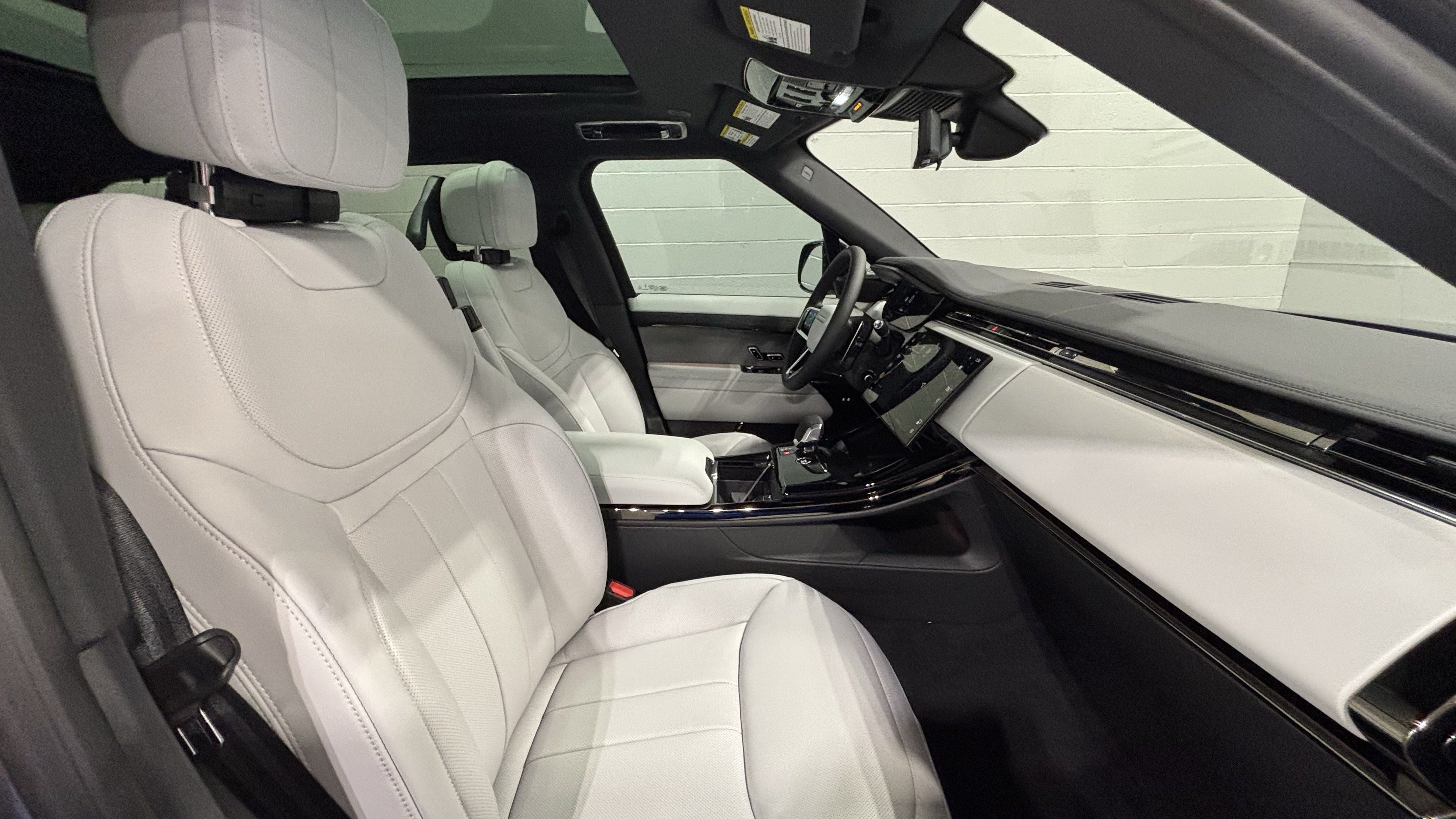 New 2026 Land Rover Range Rover Sport SE AWD/4WD image 14