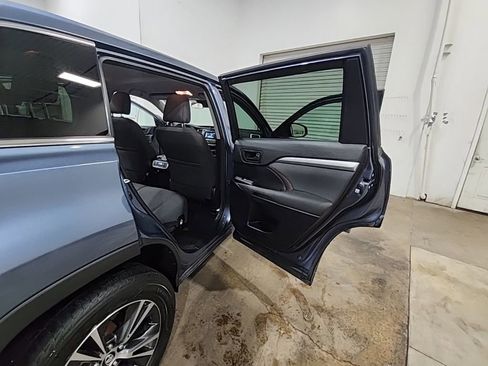 Used 2017 Toyota Highlander LE FWD image 22