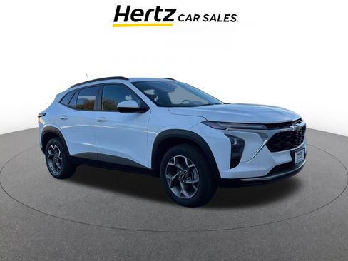 Used 2025 Chevrolet Trax LT image 1