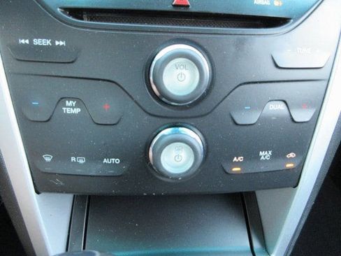 Used 2015 Ford Explorer XLT w/ Equipment Group 202A image 14