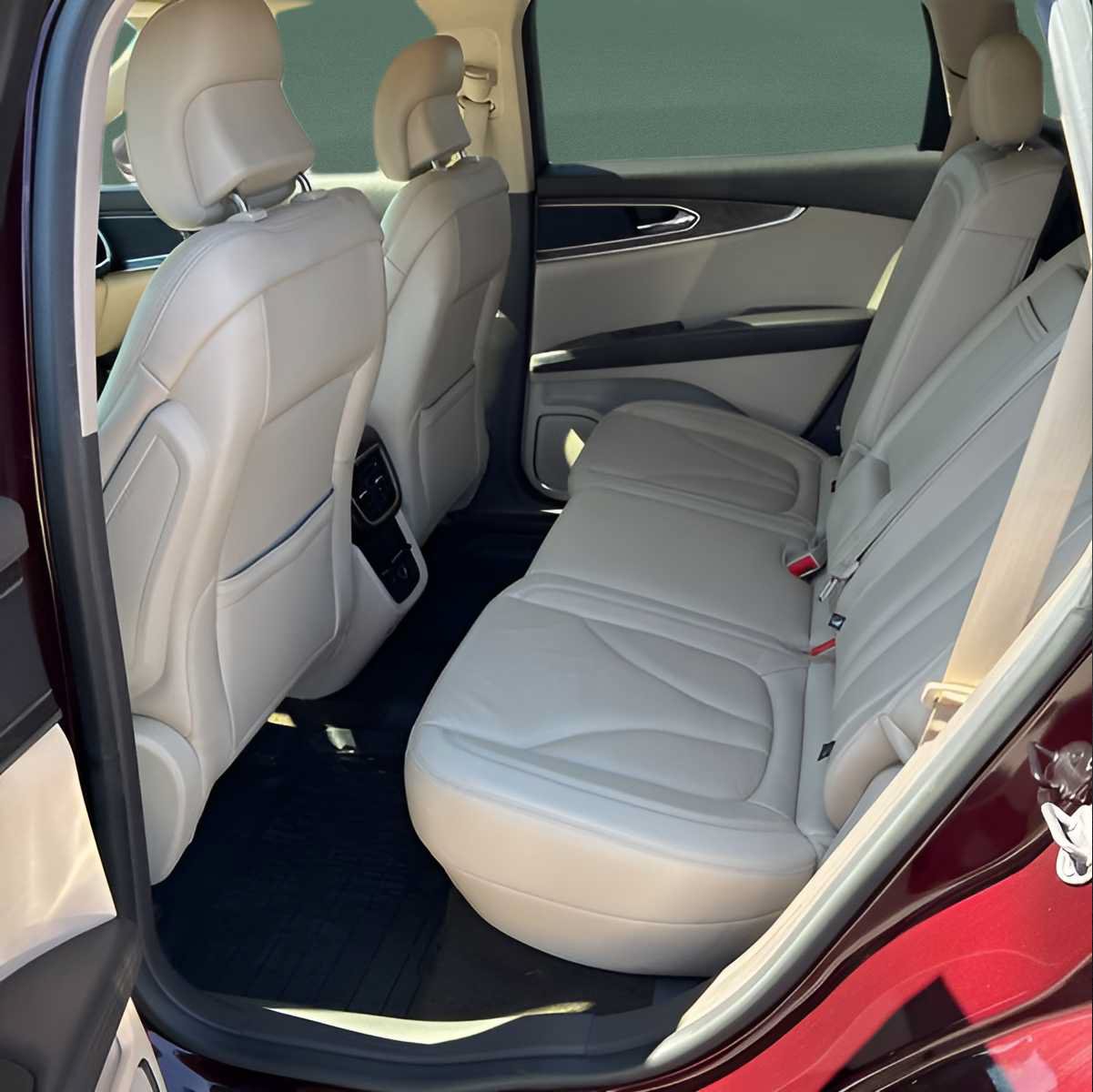 Used 2019 Lincoln Nautilus Select AWD/4WD image 4