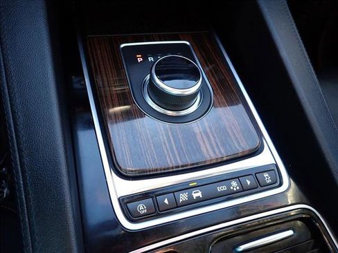 Used 2019 Jaguar F-PACE Prestige image 20