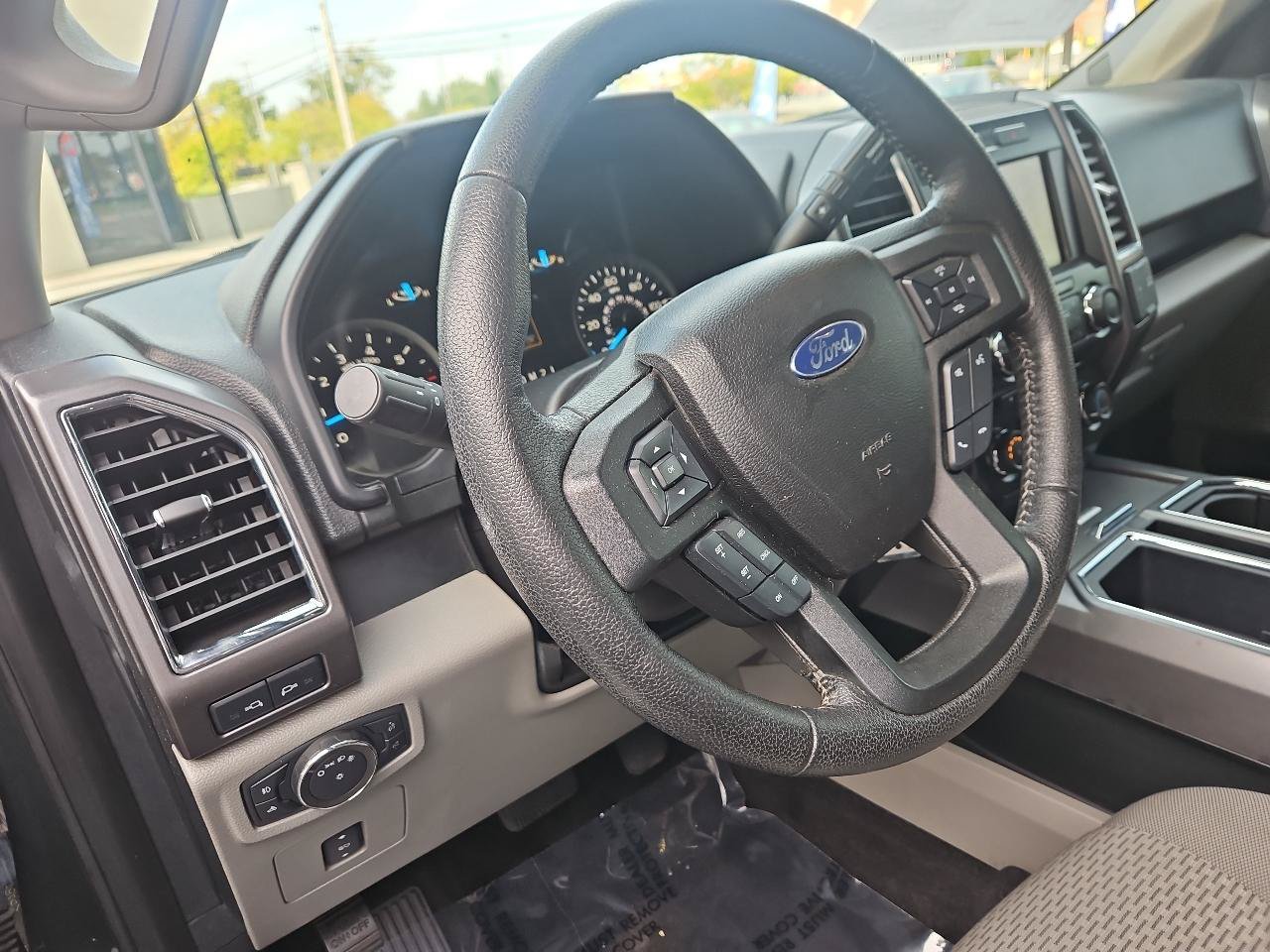 Used 2015 Ford F150 XLT w/ Equipment Group 302A Luxury AWD/4WD image 13