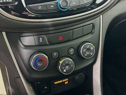 Used 2019 Chevrolet Trax LT image 16