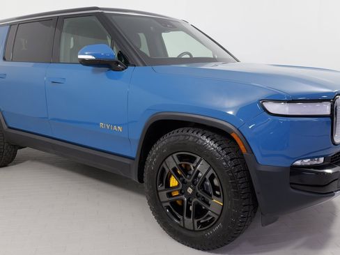 Used 2023 Rivian R1S Adventure image 6