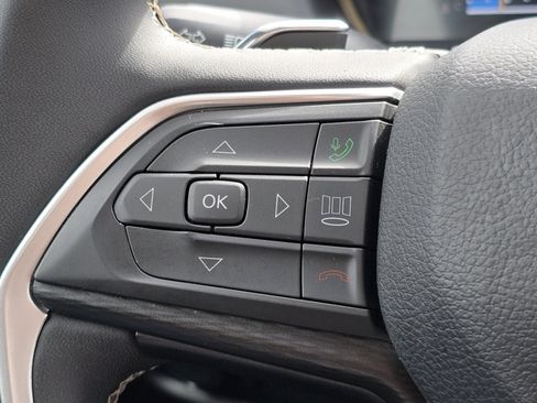 Used 2023 Jeep Grand Cherokee L Laredo image 11