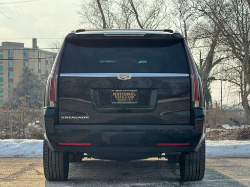 Used 2015 Cadillac Escalade Premium image 14