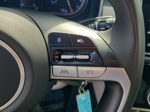 Used 2022 Hyundai Tucson SE w/ Cargo Package image 17