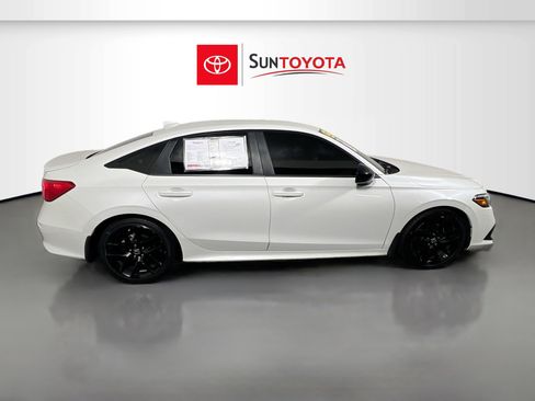 Used 2022 Honda Civic Sport image 2