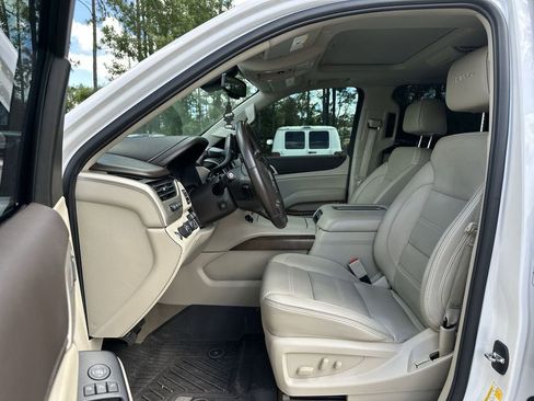 Used 2020 GMC Yukon XL Denali w/ Denali Premium Package AWD/4WD image 10