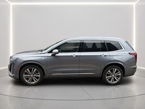 Used 2022 Cadillac XT6 Premium Luxury w/ Technology Package FWD image 2