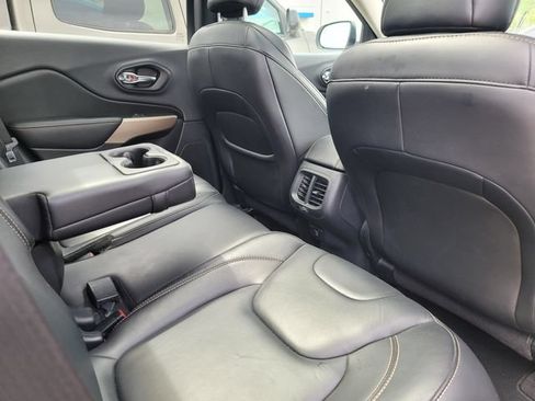 Used 2018 Jeep Cherokee Limited FWD image 7